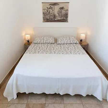 Seaside Family Friendly House With A Swimming Pool Rogoznica - 21120 بيت للعطل