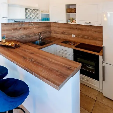 Seaside Family Friendly House With A Swimming Pool Rogoznica - 21120 بيت للعطل روغوزنيكا