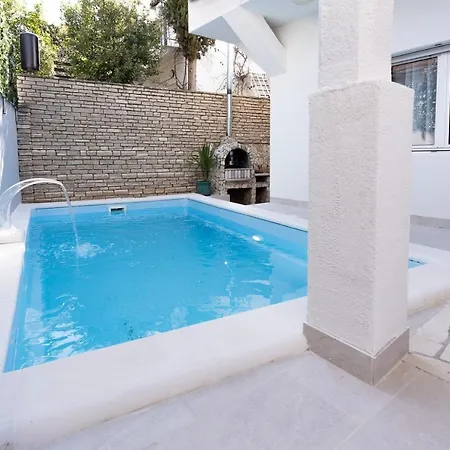 Seaside Family Friendly House With A Swimming Pool Rogoznica - 21120 بيت للعطل روغوزنيكا
