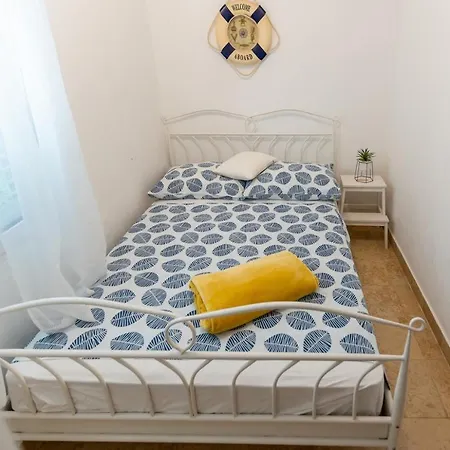 Seaside Family Friendly House With A Swimming Pool Rogoznica - 21120 بيت للعطل روغوزنيكا
