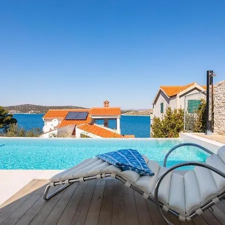 Seaside Family Friendly House With A Swimming Pool Sparadici, - 24200 * 希贝尼克
