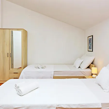 度假居 Seaside Family Friendly House With A Swimming Pool Sparadici, - 24200
