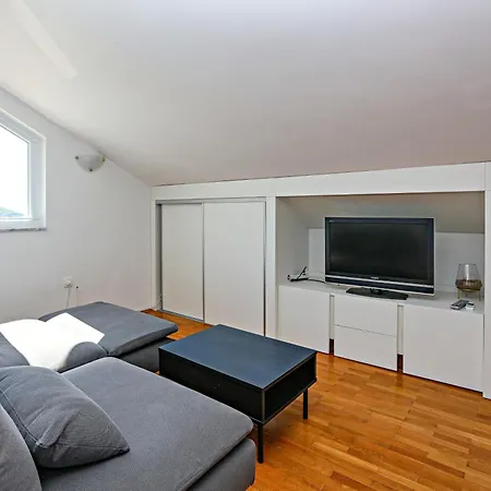 Seaside Family Friendly House With A Swimming Pool Sparadici, - 24200 Holiday home *
