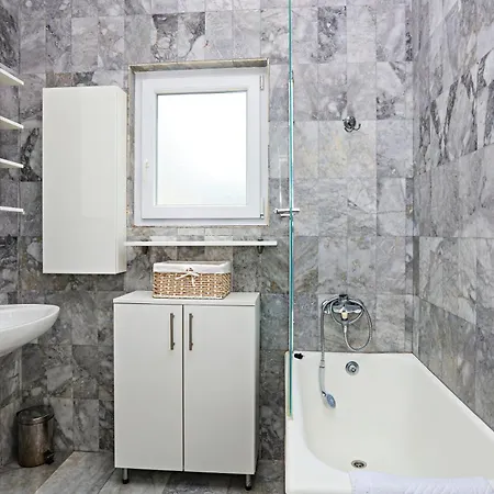 Holiday home Seaside Family Friendly House With A Swimming Pool Sparadici, - 24200